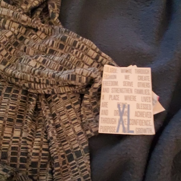 Xl LuLaRoe Sarah duster sweater NWT - Picture 2 of 3